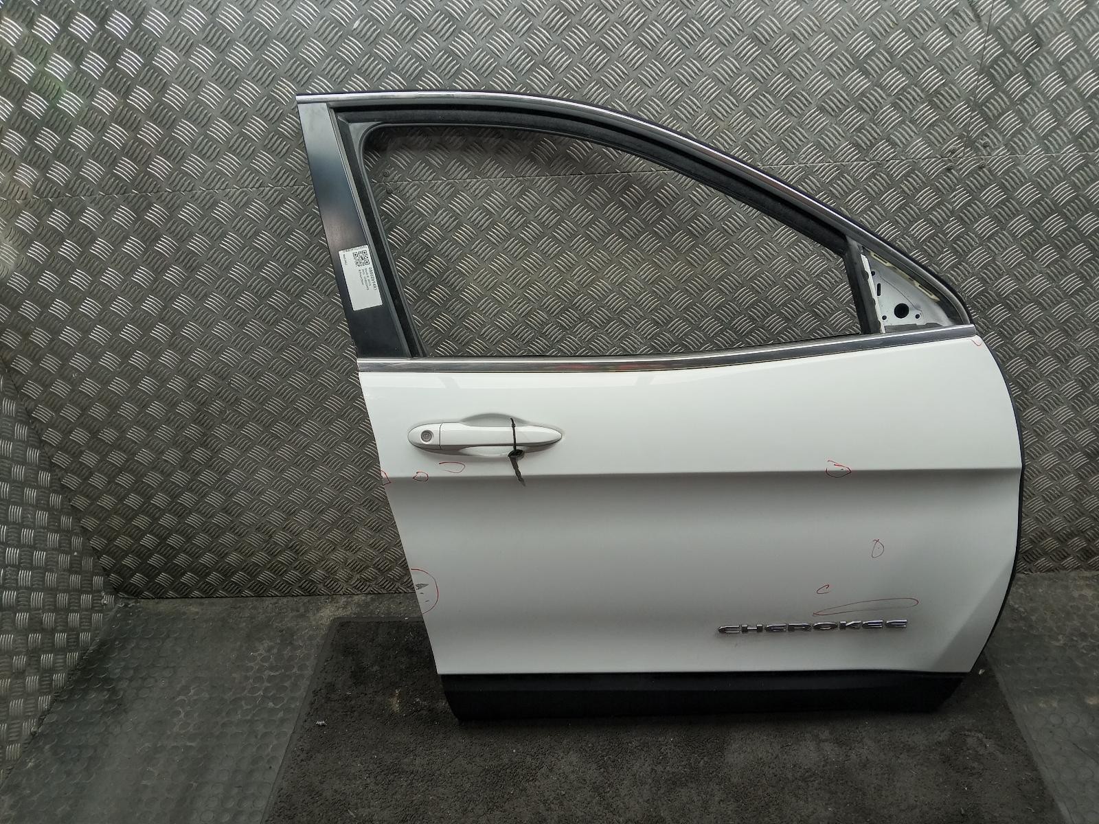 JEEP CHEROKEE DOOR FRONT RIGHT WHITE 68110086AB MK5 KL 2014-2021