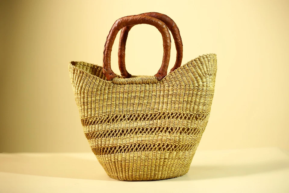 Bolsa de mercado africana Bolga cesta tecida à mão alças de couro palha Gana-G5827 - Imagem 4 de 4