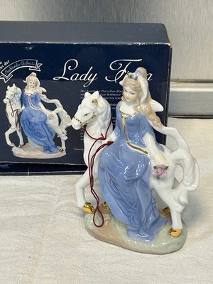 PMI PORZELLAN FIGUR++FRAU MIT PFERD++IN OVP HANDARBEIT + PASTELLFARBEN H CM 16