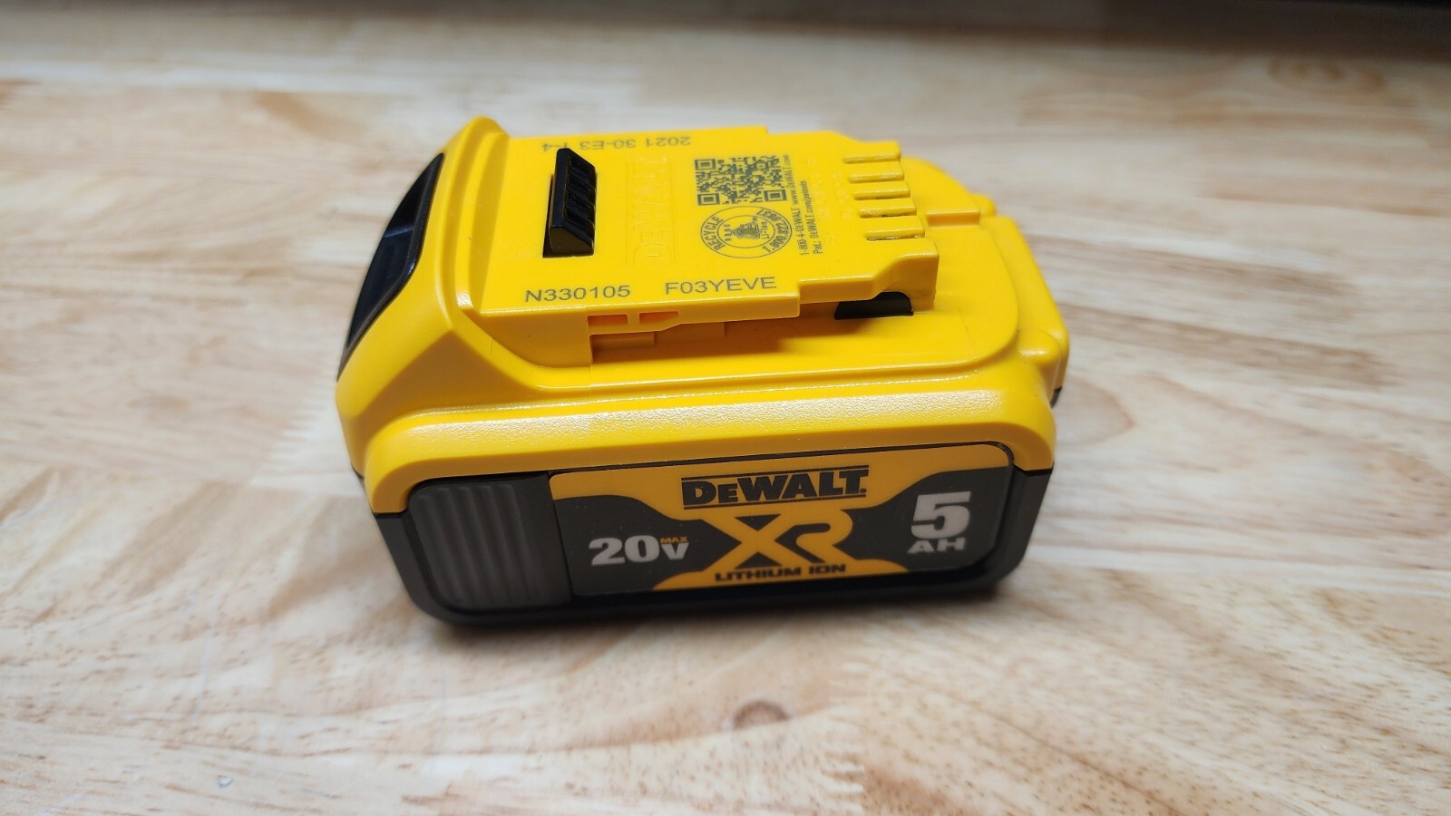 Genuine OEM DeWalt DCB205 20V MAX XR 5AH Battery 3LED Fuel Gauge