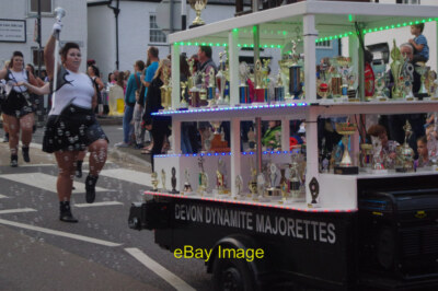 Foto 6x4 Topsham Carnival Devon Dynamite Majoretten zeigen ihr Können c2015