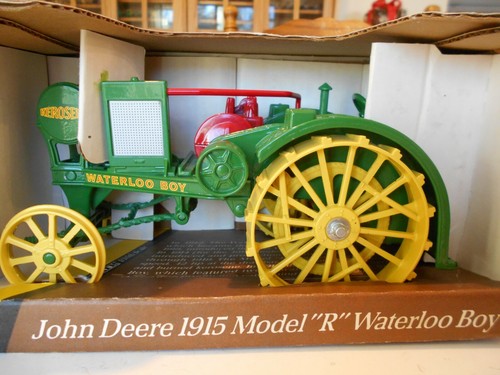 1988 Ertl 1:16 John Deere 1915 Model R Waterloo Boy Tractor, MPN 559DA, SE, NIB - Picture 4 of 12