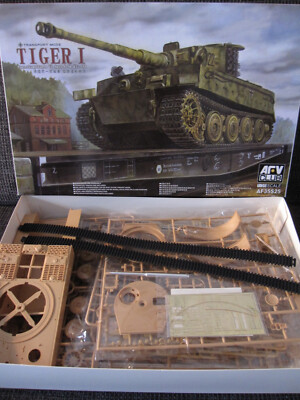 Sd.Kfz 181 Tiger I Ausf. E mit Transportketten von AFV-Club im Maßstab 1:35 NEU