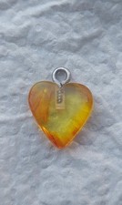 wisiorek bursztynowe serce