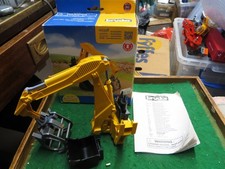BRUDER FARM TOYS REAR HYDRAULIC ARM WITH GRAB TRACTOR ATTACHMENT  1:16 .2338 MIB