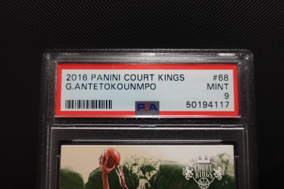 Giannis Antetokounmpo 2016 Panini Court Kings Milwaukee Bucks PSA 9 Foto 2 de 3