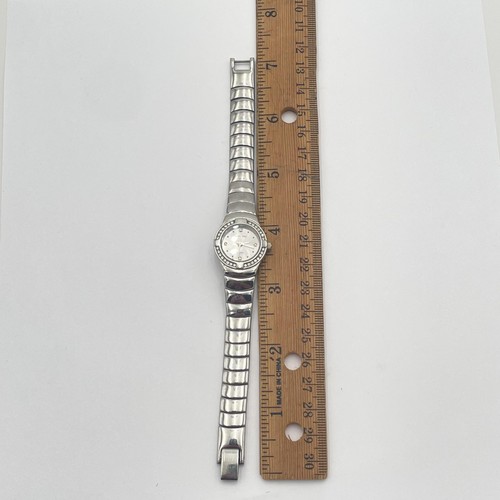 Reloj de cuarzo Mary Kay para mujer tono plateado acero inoxidable detalles de cristal Japón - Imagen 5 de 10