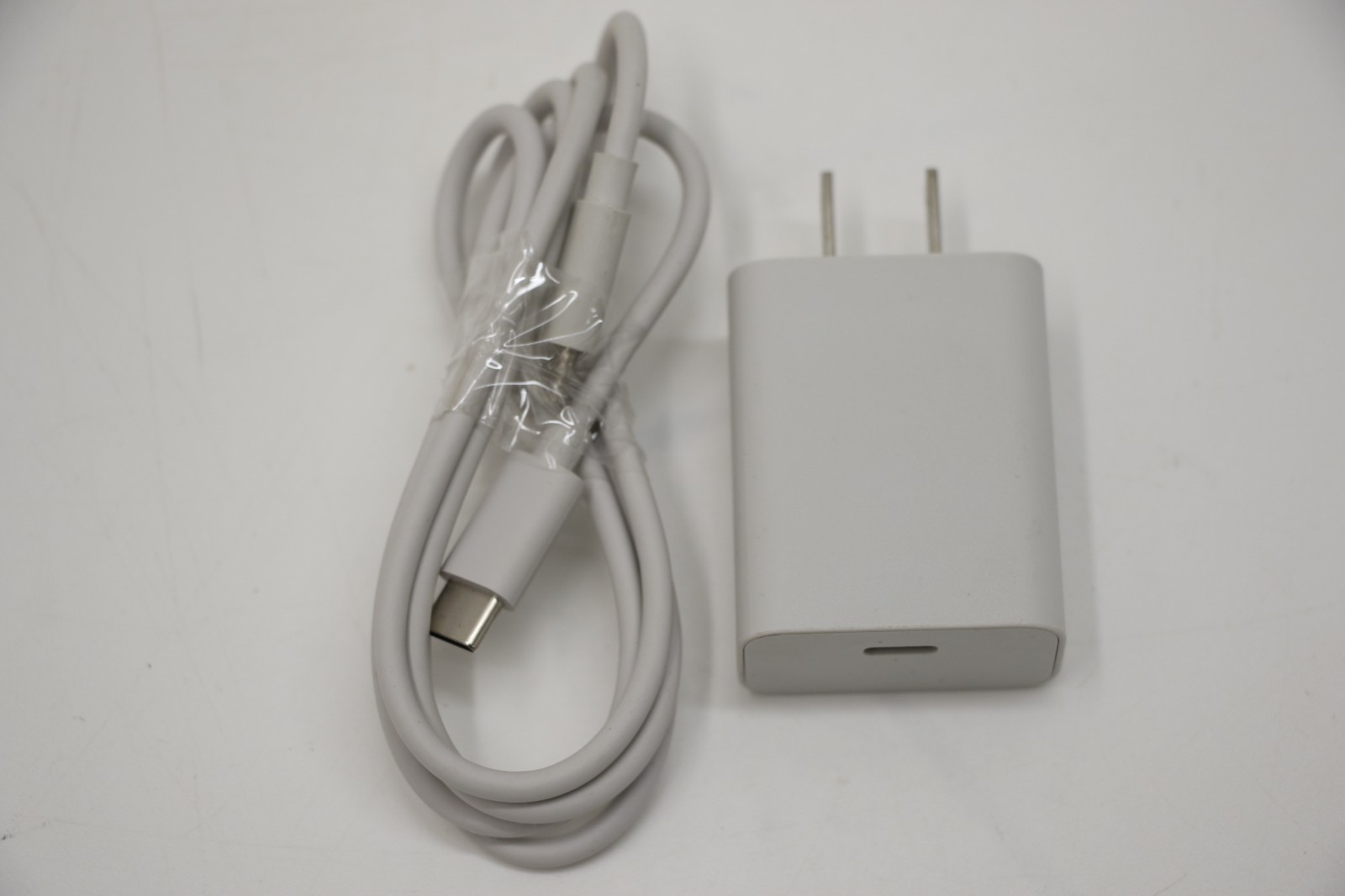 Oculus Quest 128GB Advanced All-in-One Virtual Reality VR Headset Set - White