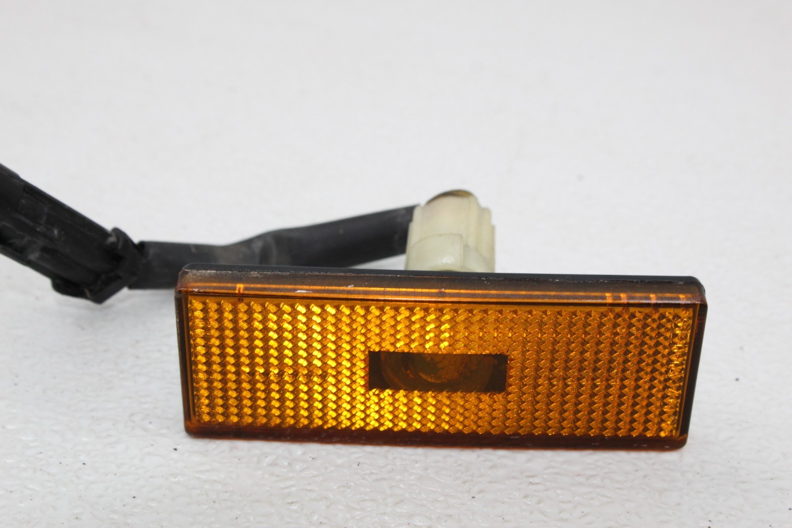 99-01 FERRARI 456 M FRONT SIGNAL MARKER LIGHT REFLECTOR