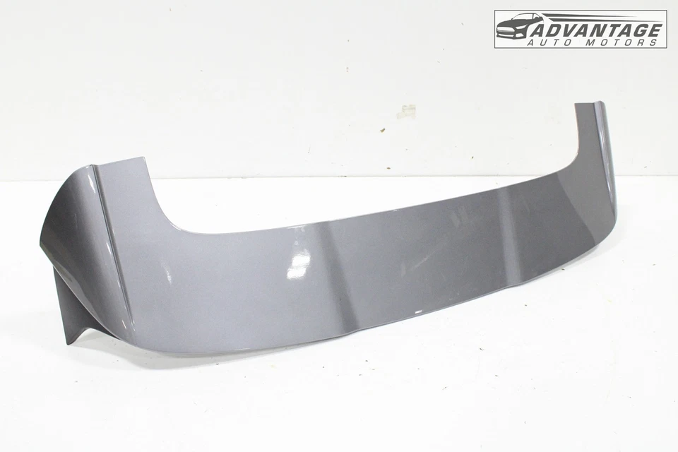 ALERÓN DE TECHO Y LÁMPARA DE LUZ OEM PUERTA LEVADIZA PUERTA TRASERA CHEVROLET TRAX 2024-25 Foto 3 de 4