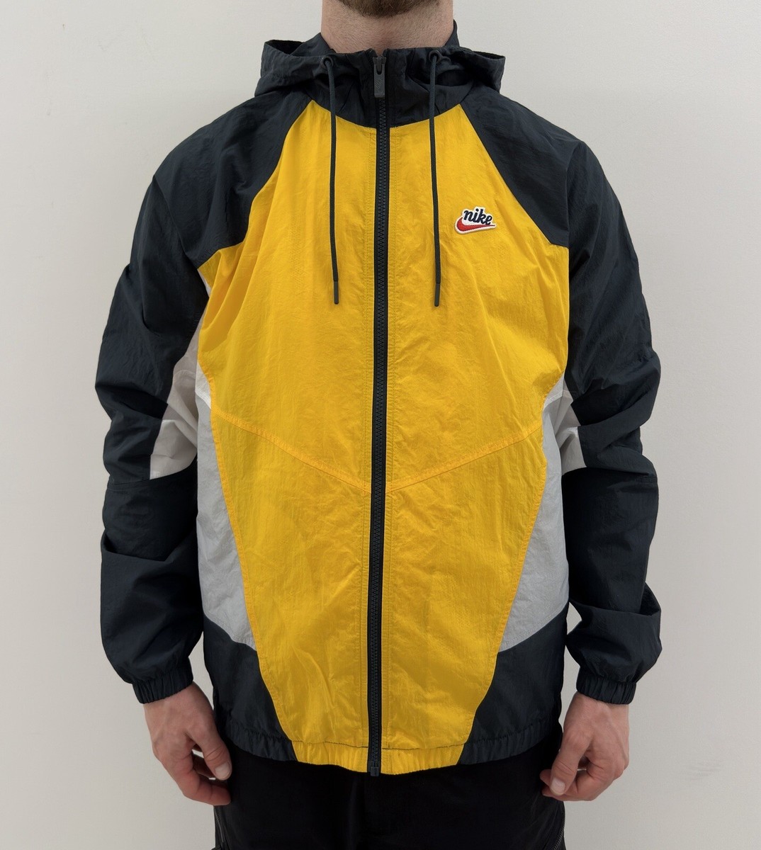 Nike ナイロンジャケット グレー/イエロー Nike ナイロンジャケット グレー/イエロー NIKE - NIKE ナイキ