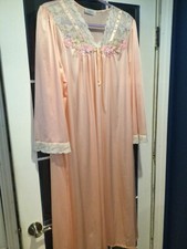 Vanity Fair vintage women's medium pach made in USA lace floral collar lace trim