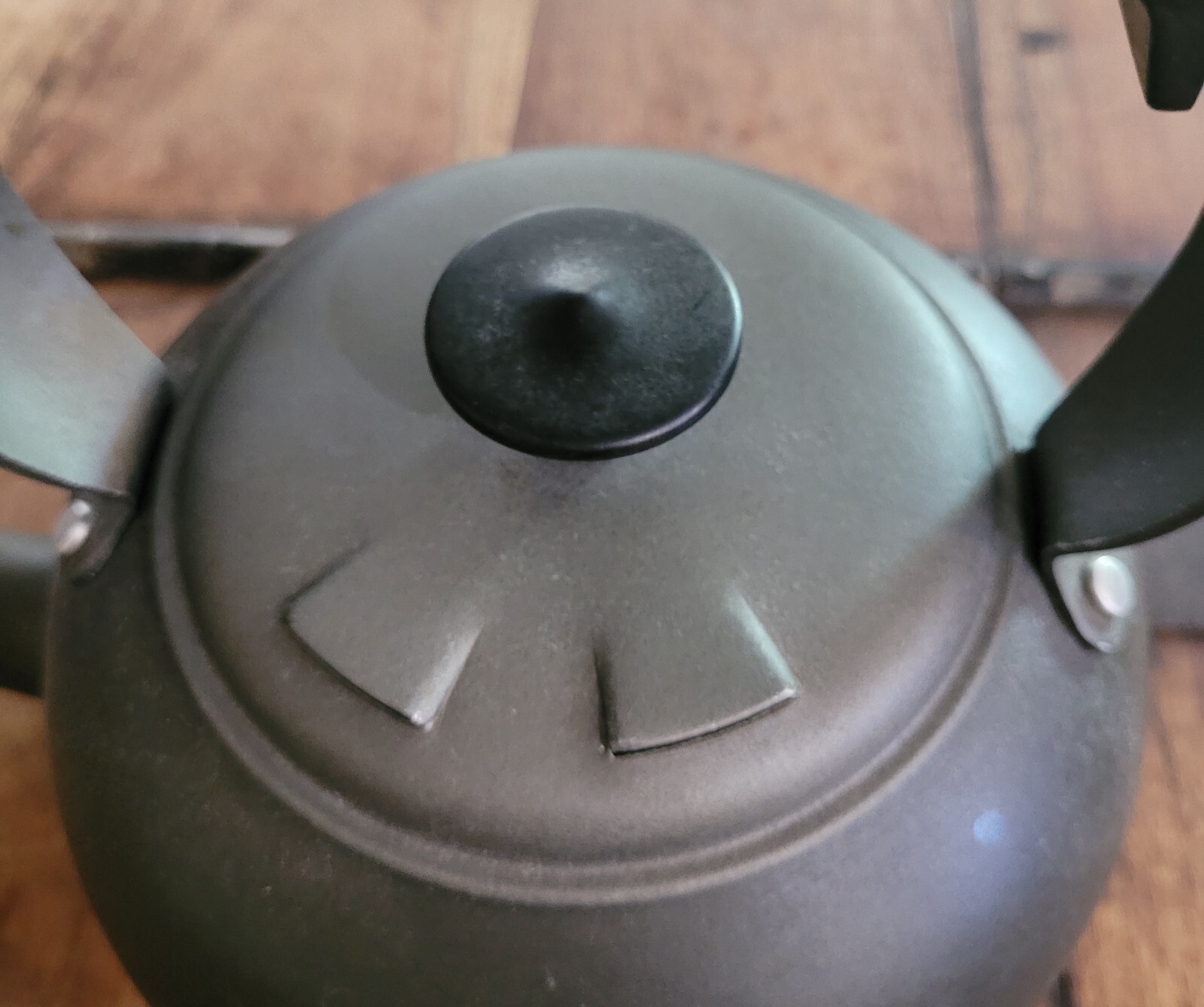 Calphalon R Anodized Tea Pot Kettle 2 Quart Dark Gray USA R Made in Ireland