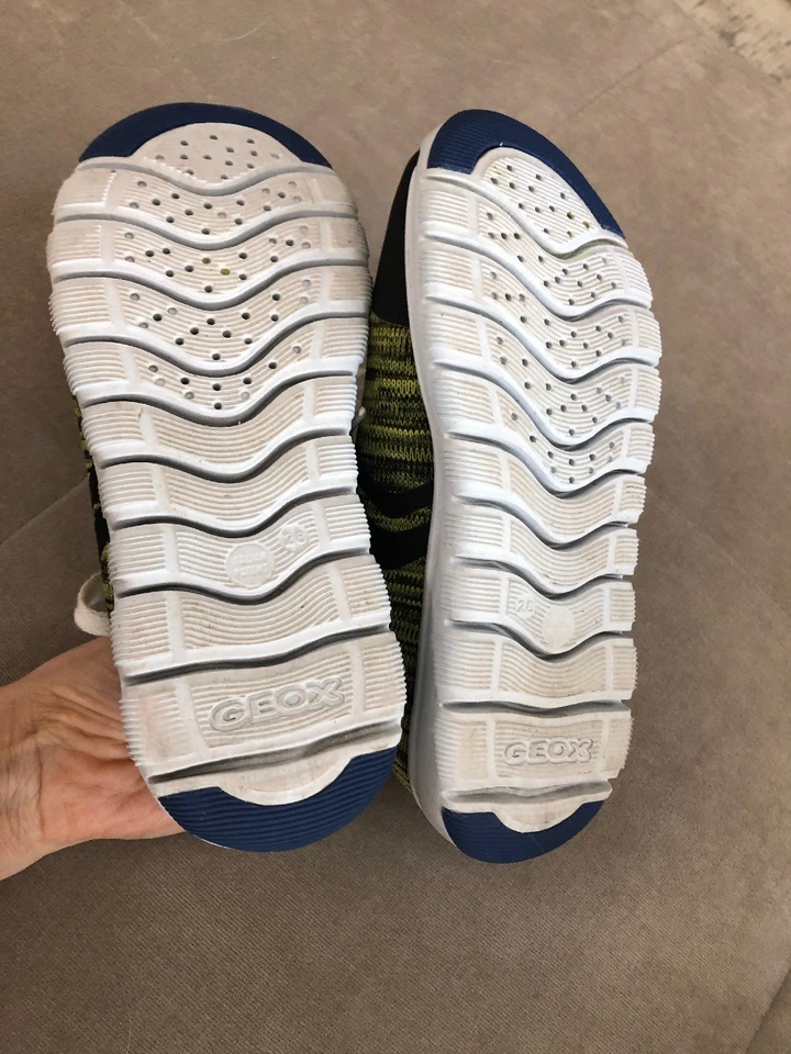 Zapatillas deportivas Geox para niños talla 10,5 verde claro deportivo Foto 4 de 4