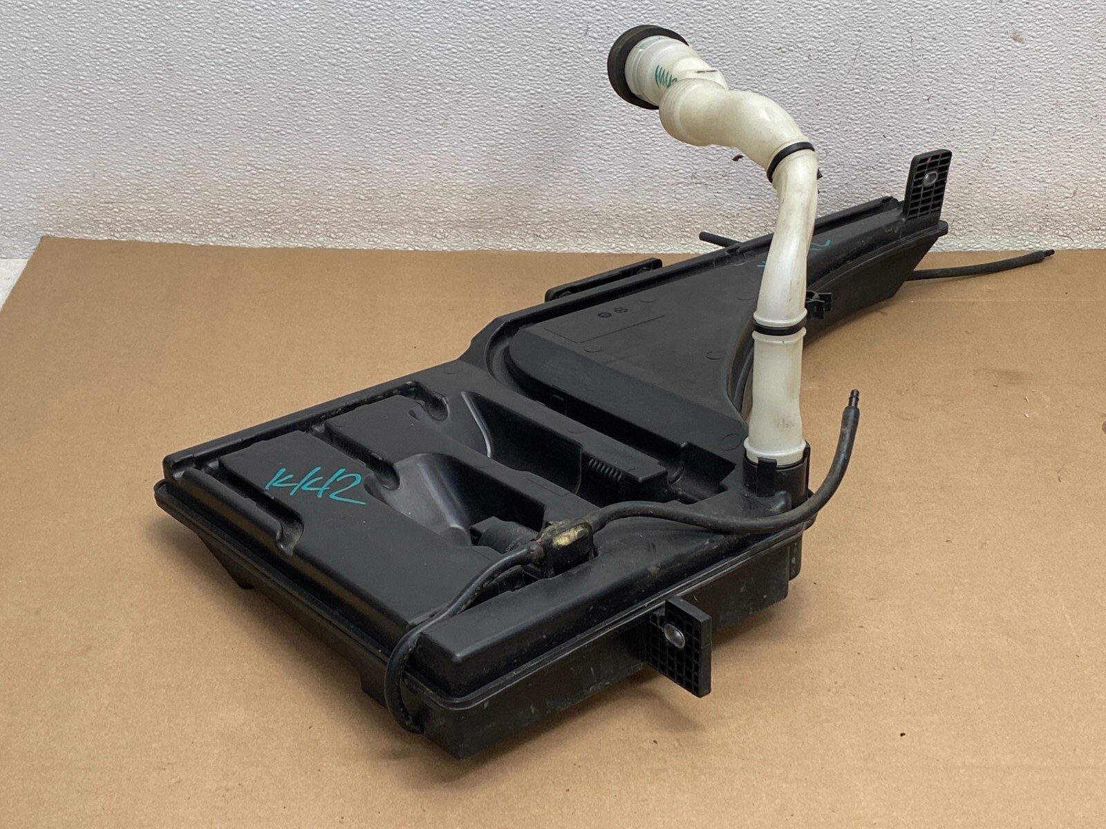 17 18 Maserati Levante Front Windshield Washer Reservoir Tank Bottle 1442 OEM