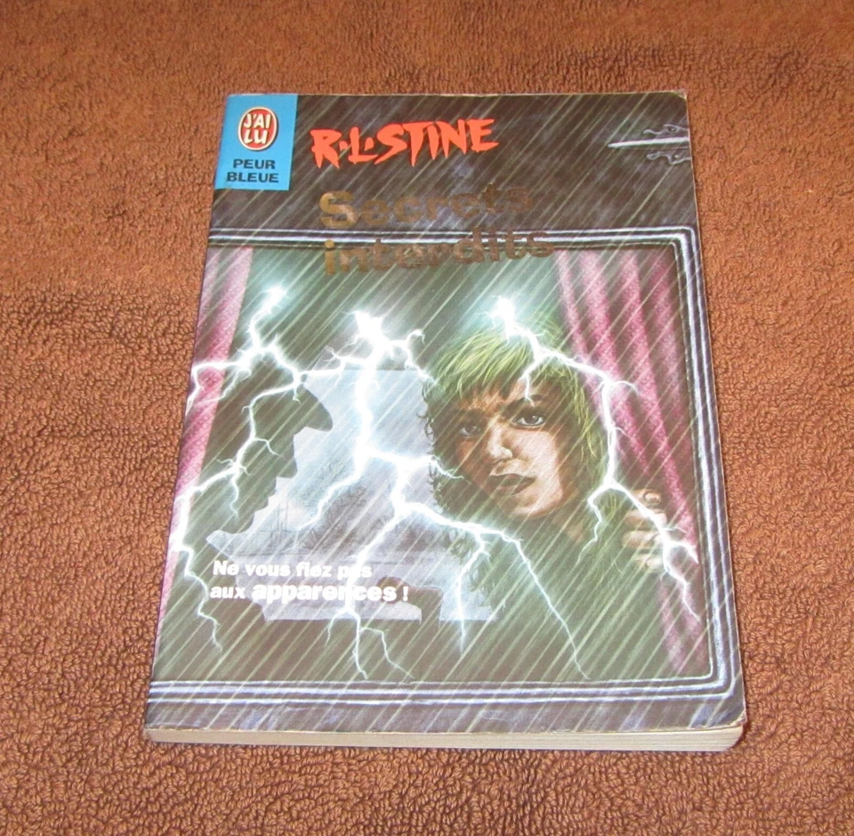 R.L. STINE --- PEUR BLEUE -- SECRETS INTERDITS - Photo 1/1