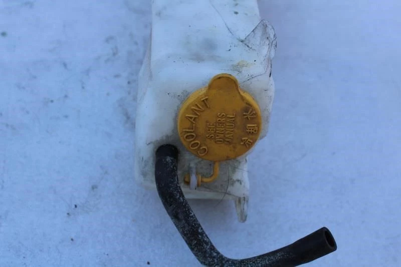 Botella de depósito de desbordamiento de refrigerante Subaru XV 2017 45153AG001 Foto 3 de 4