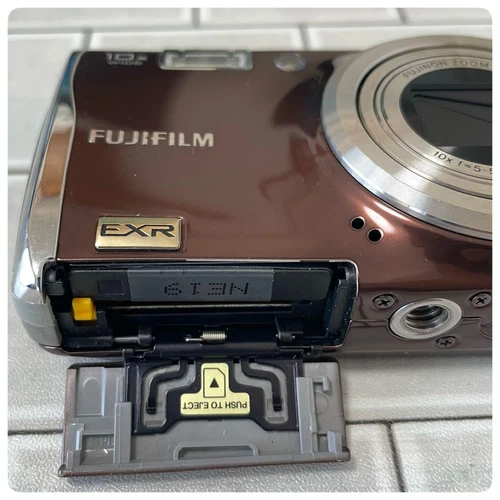 Fujifilm Finepix F70 EXR Compact Digital Camera Brown + Battery & Charger, Test - Picture 7 of 8