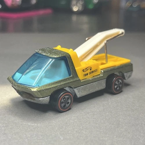 HOT WHEELS REDLINE, "THE HEAVYWEIGHTS" ,TOW TRUCK , Olive / WHITE INTERIOR