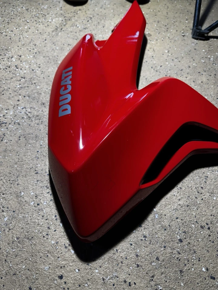 Cubierta del tanque de carrocería izquierda Ducati Hypermotard 939 OEM roja completa con panel interior Foto 4 de 4