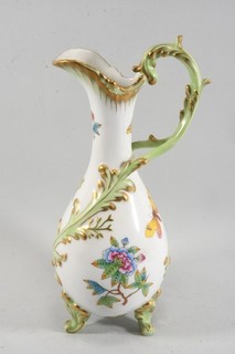 O81M29 Herend Porcelain Jug Queen Victoria
