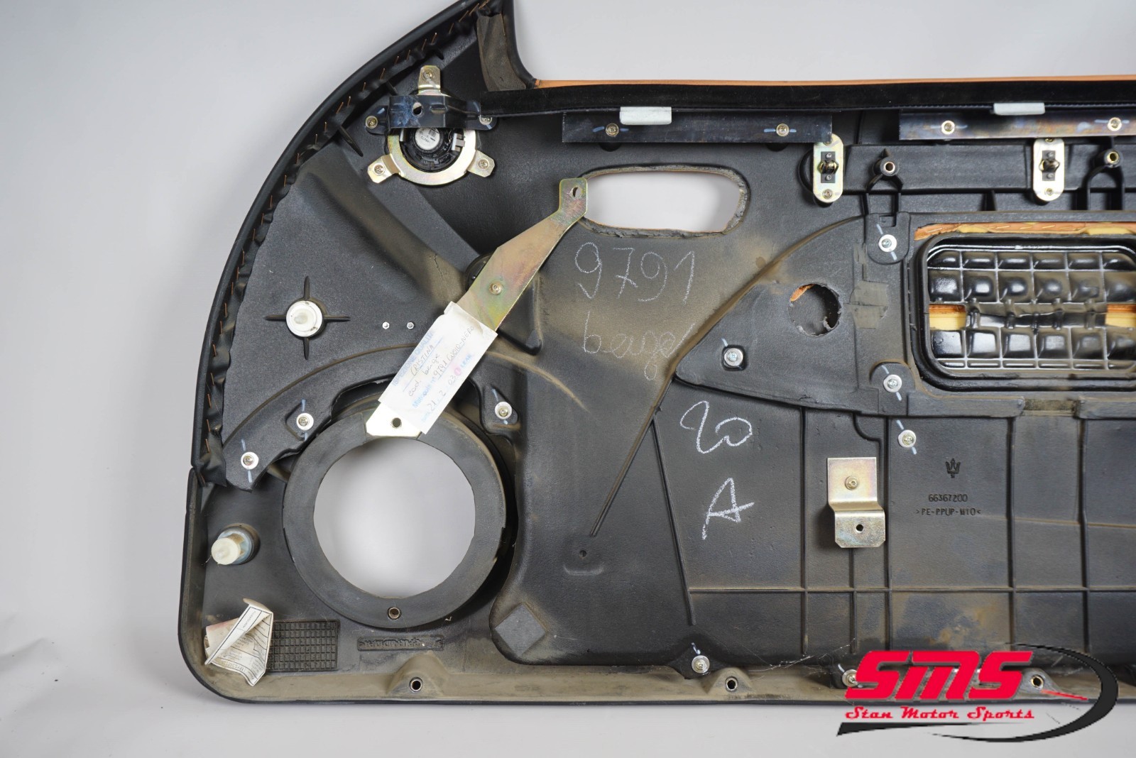 Maserati 4200 GT Coupe 2002-2007 Front Left Door panel Beige