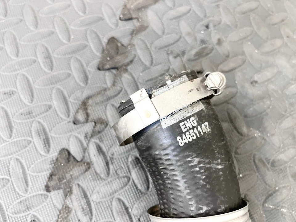 20-22 GMC SIERRA 2500 3500 HD ENGINE COOLAT OUTLET HOSE PIPE TUBE OEM - Image 3 of 4