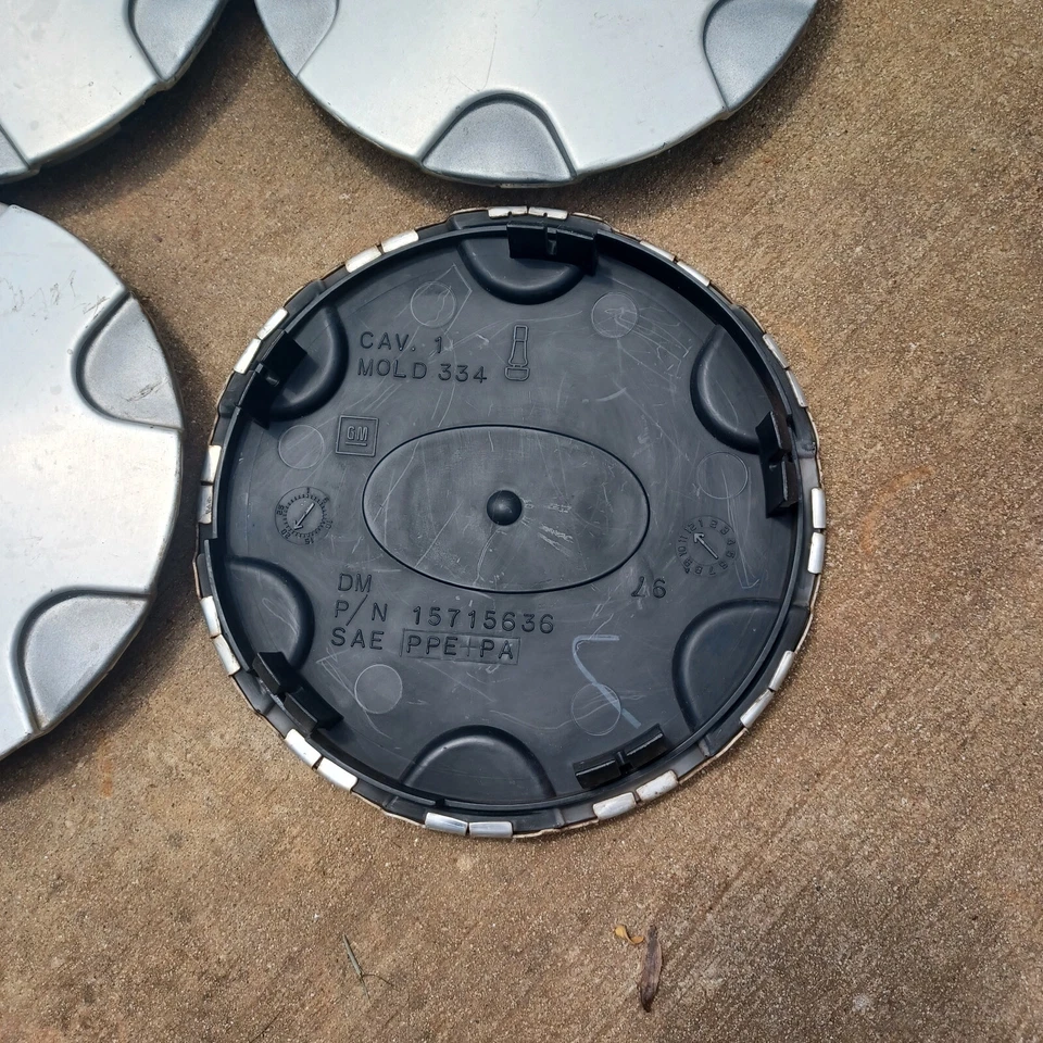 Oldsmobile Bravada Juego de 4 tapas centrales, 1998-2001 parte # 15715636 Foto 3 de 3