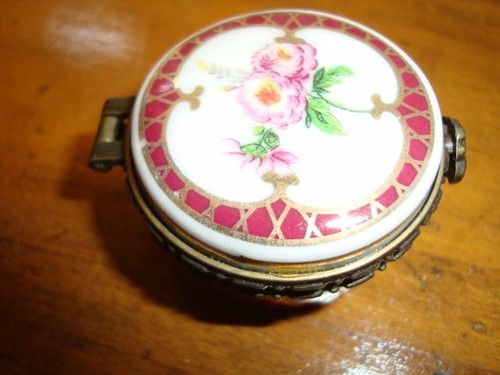 Authentische französische handbemalte Porzellan Limoges Schatulle Schmuckstück signiert  - Bild 2 von 5