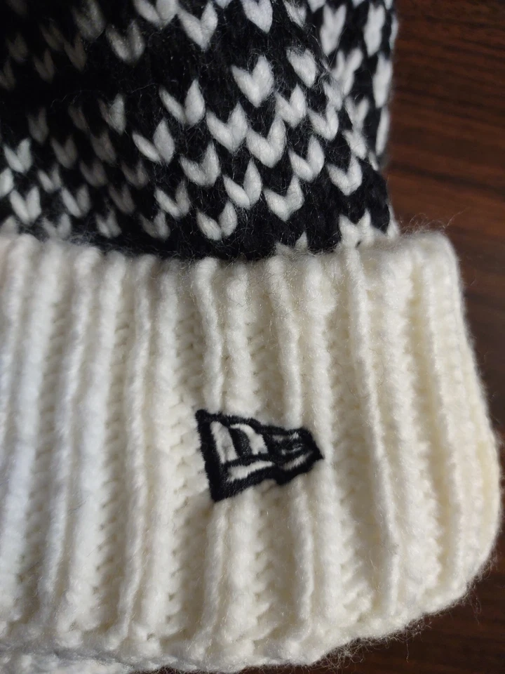 NFL Nueva Era Pom Beanie Tampa Bay Buccaneers Bucs Crucial Catch Intercept Cancer Foto 3 de 4