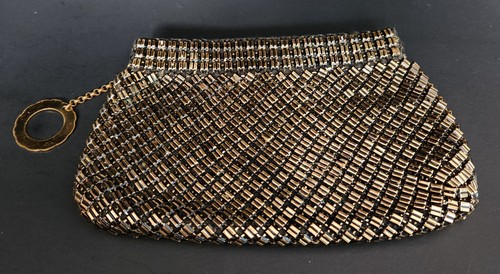Vintage Whiting & Davis Black And Gold Metal Mesh Clutch 8" Wide Circa 1950's - Picture 3 of 9