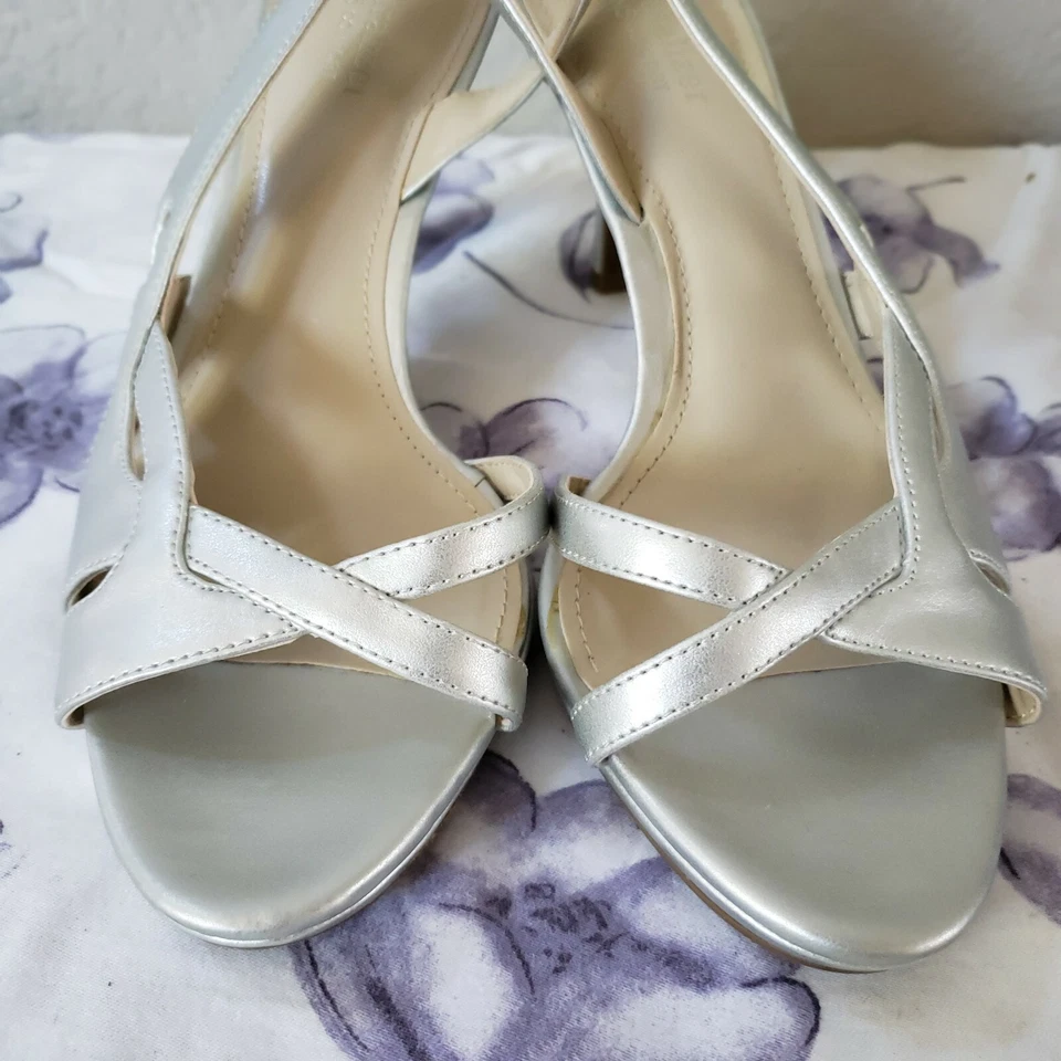 Naturalizer Silver Heeled Sandals Size 7.5 W - Image 2 of 4