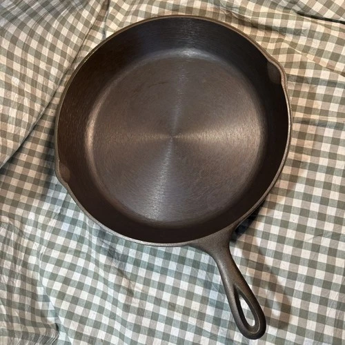 Immaculately Restored Vintage #10 Three Notch Lodge Cast Iron Skillet 12"