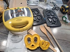 Nostalgia Electrics 2 in 1 Soft Pretzel & Nugget Maker, EUC!