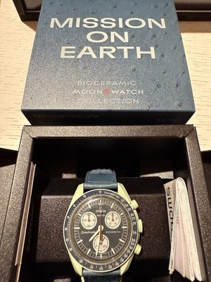 Swatch Moonswatch Omega Mission to EARTH Special Strauß S033G100C. Neu. Box