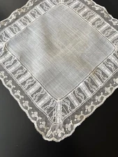 ANTIQUE  LACE - C. 1900, LOVELY  LAWN HANDKERCHIEF W/WHITEWORK,VALENCIENNE LACE