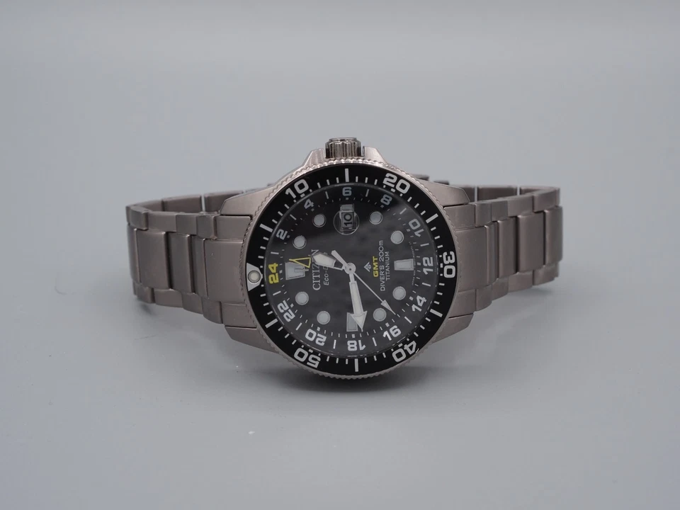 Citizen Promaster GMT BJ7110-89E JDM Eco-Drive Titanium + 2 Bands Box - Image 4 of 4