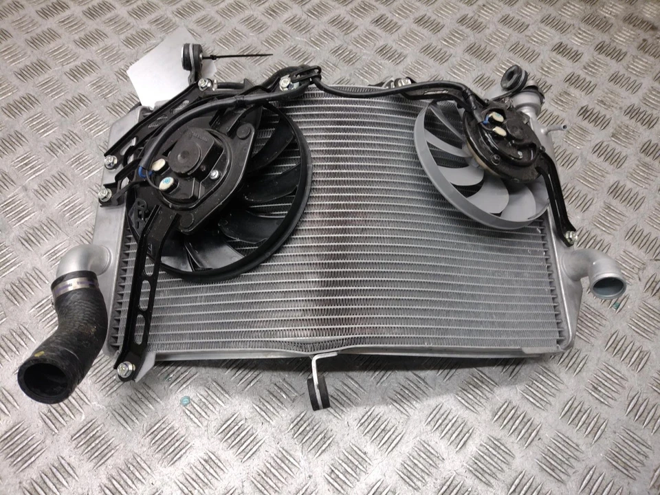 2023 YAMAHA YZF R1 Radiator (SOME DAMAGE - SEE LISTING) — 第 4/4 张图片