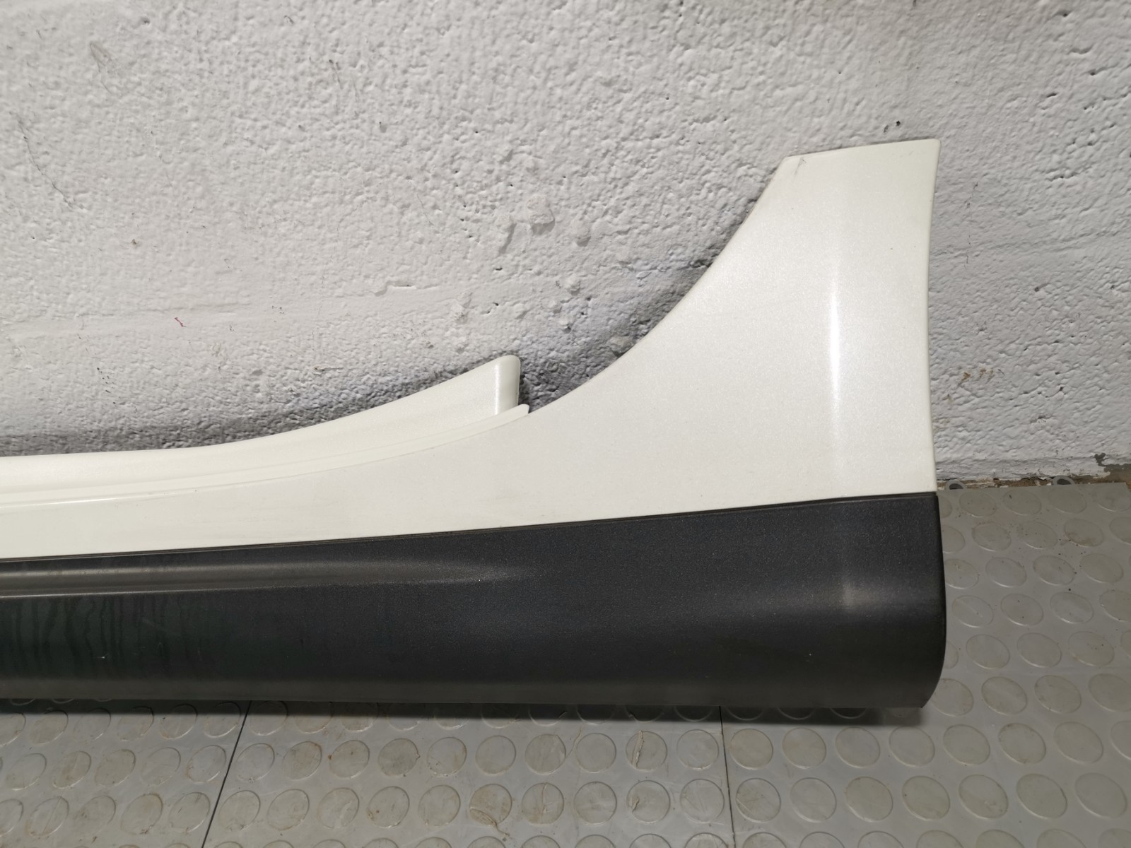 Maserati Ghibli 2018 M156E AWD 3.0 Left Side White Color Rocker Panel Side Skirt