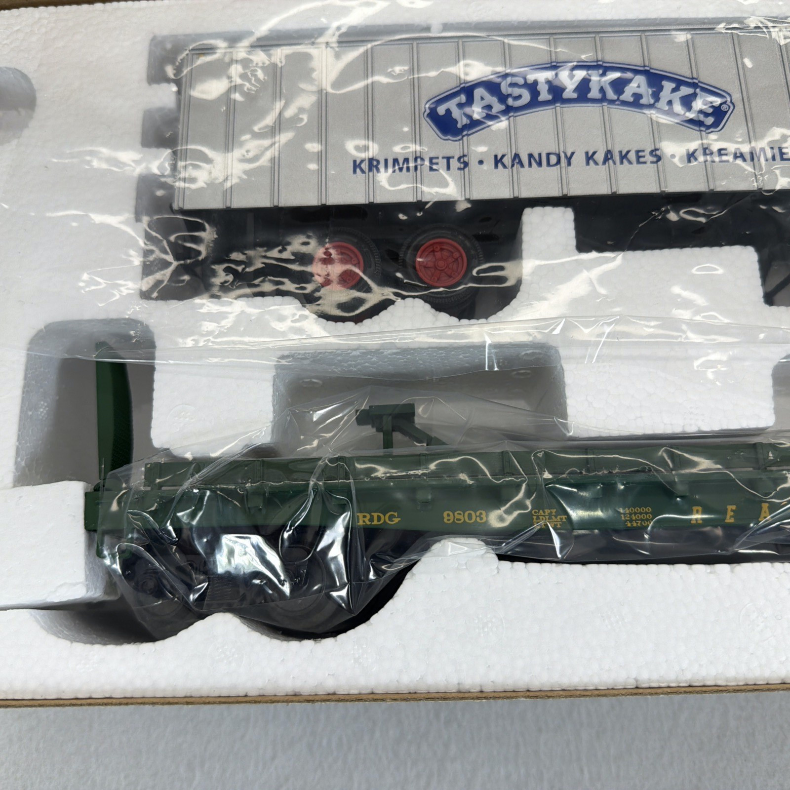 Weaver TCA 2014 TastyKake 35’ Trailer Reading 50’ Flat Car O Gauge New #9803