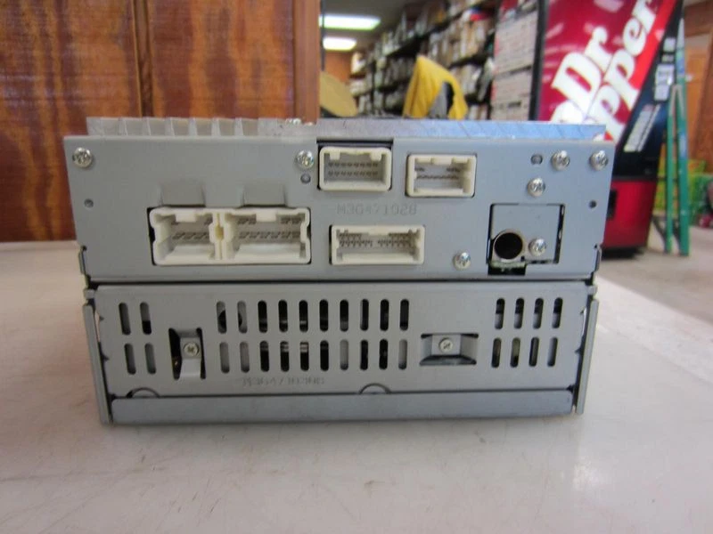 2008 Nissan Titan 6 Disc CD Player Radio Receiver OEM - Image 3 of 4