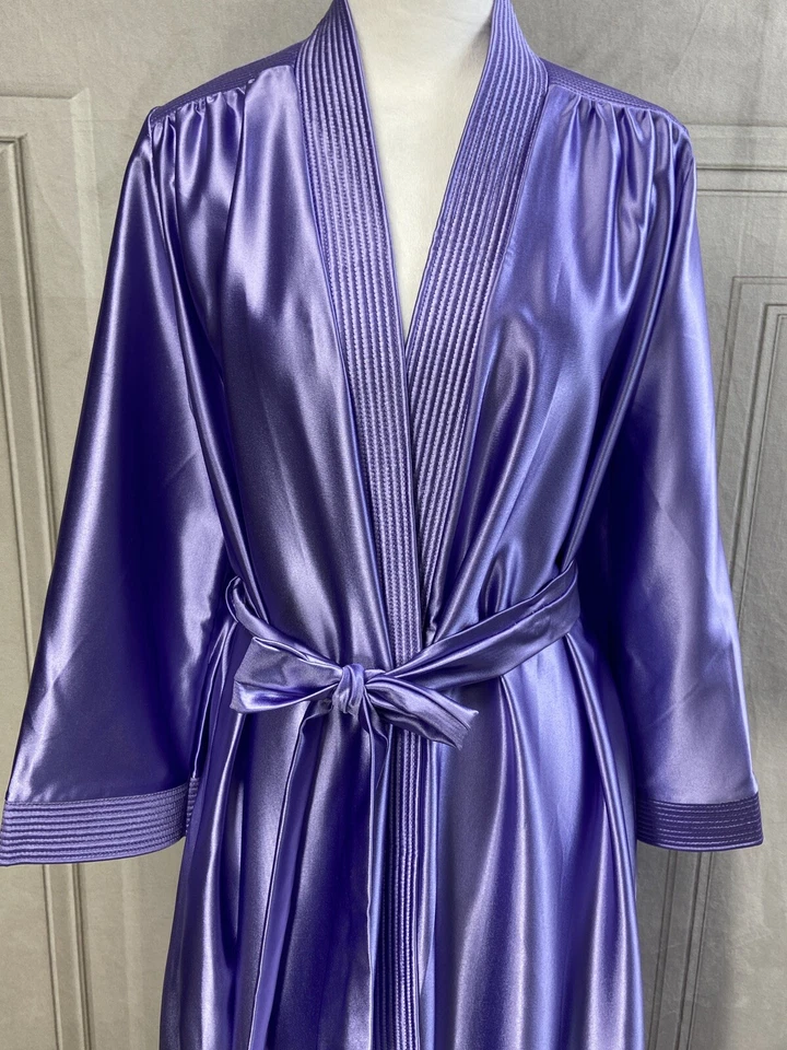 复古 Sears At Home Robe 女式中号紫色缎面绗缝长礼服 — 第 2/4 张图片
