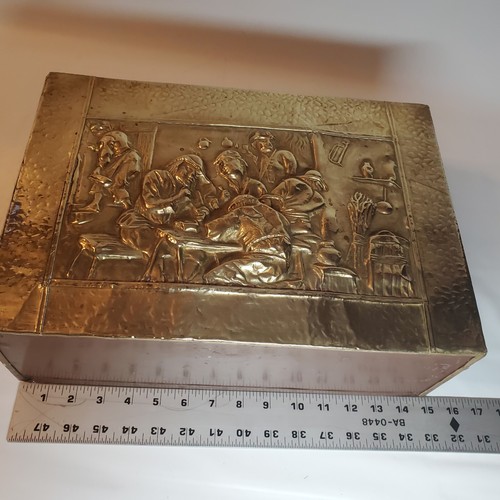 Vtg Hammered Brass Wood Divided Magazine Rack England Pub Tavern Scene Handle - Picture 11 of 12