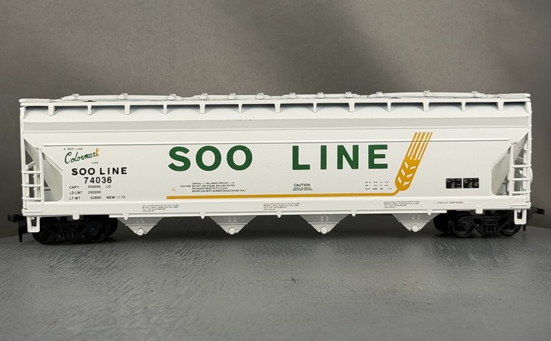 Athearn/Rail Runner - Soo Line - 55' Covered Hopper + Wgt # 74036 