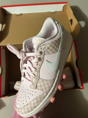 Size 8 - Nike Dunk Low Pink Gingham W NEW WITH BOX