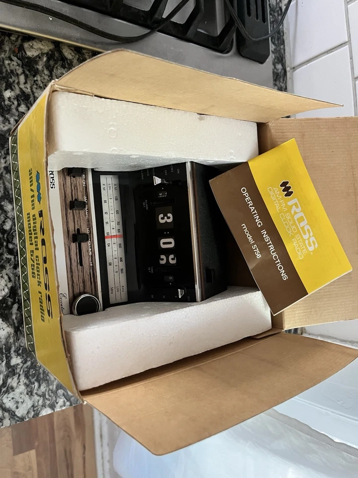 Ross Am/fm Clock Radio Alarm W/box! Vintage Clean Working Condition - Image 4 of 4