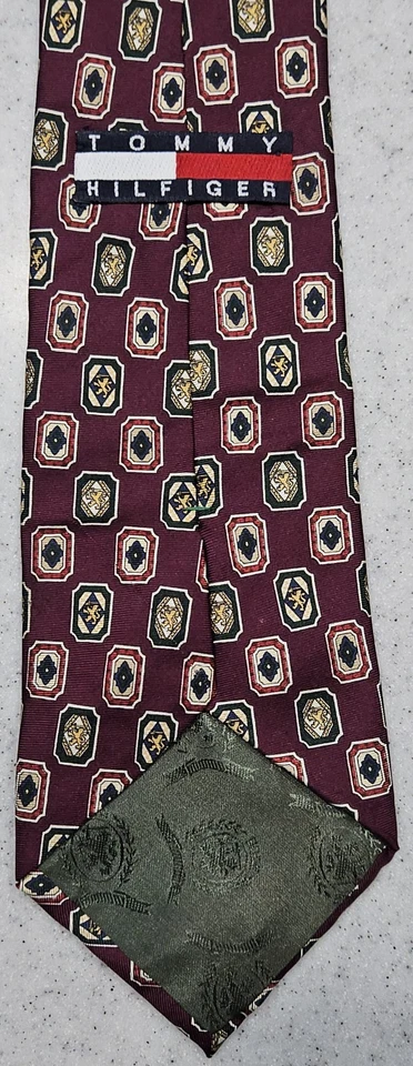 Corbata Tommy Hilfiger 100 % seda italiana escudo león granate - De colección RARA Foto 3 de 4