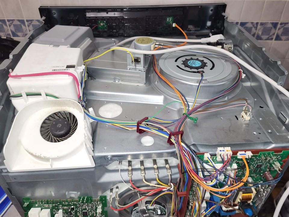 Bosch Kompakt Mikrowellenbackofen CMG636BS1/35 DEFEKT - Bild 4 von 4