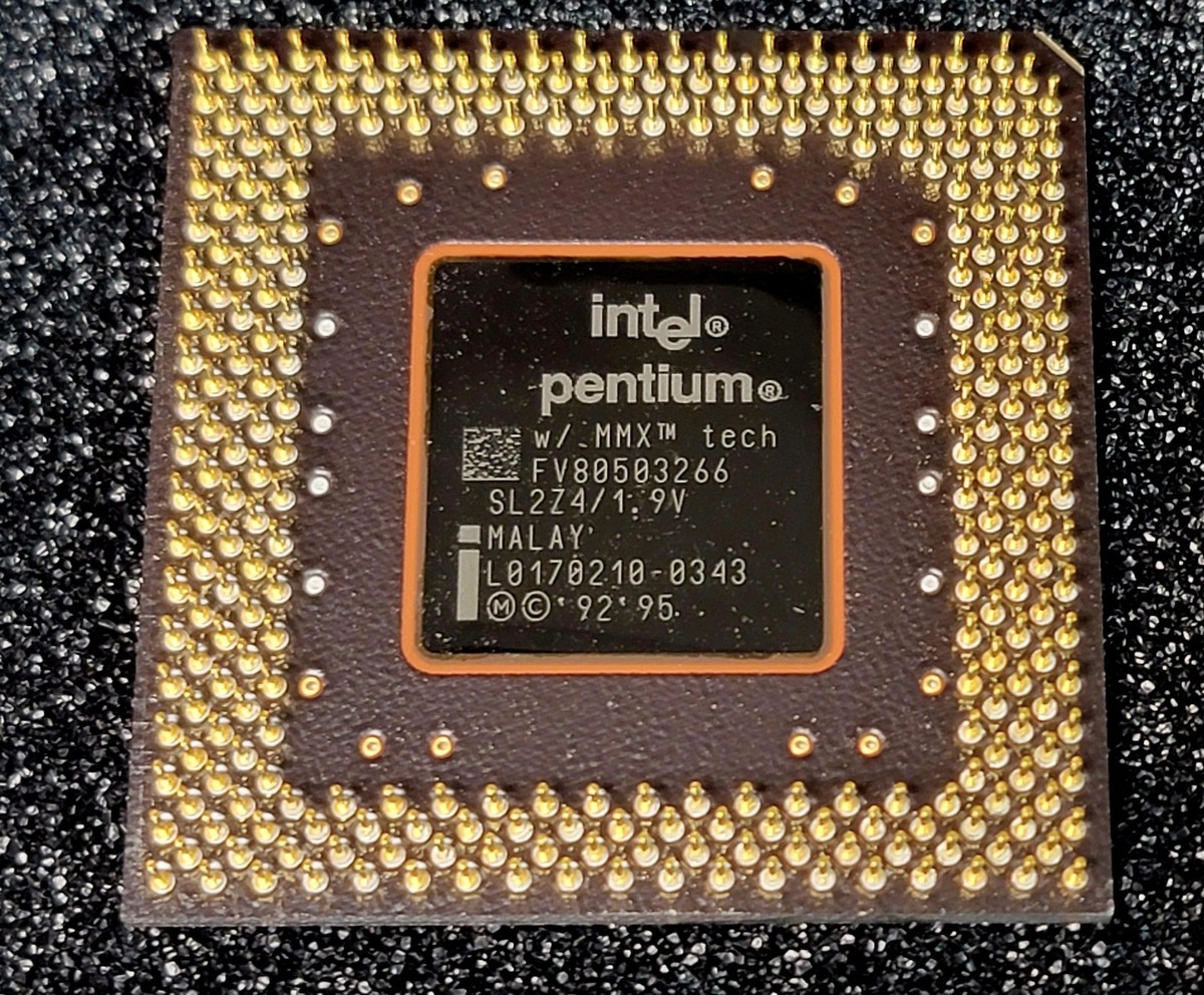 Intel Pentium P266 MMX SL2Z4 Socket 5 / 7 266 Mhz CPU FV80503266