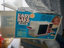 easy bake oven toy working 1988 nice box and many accesories